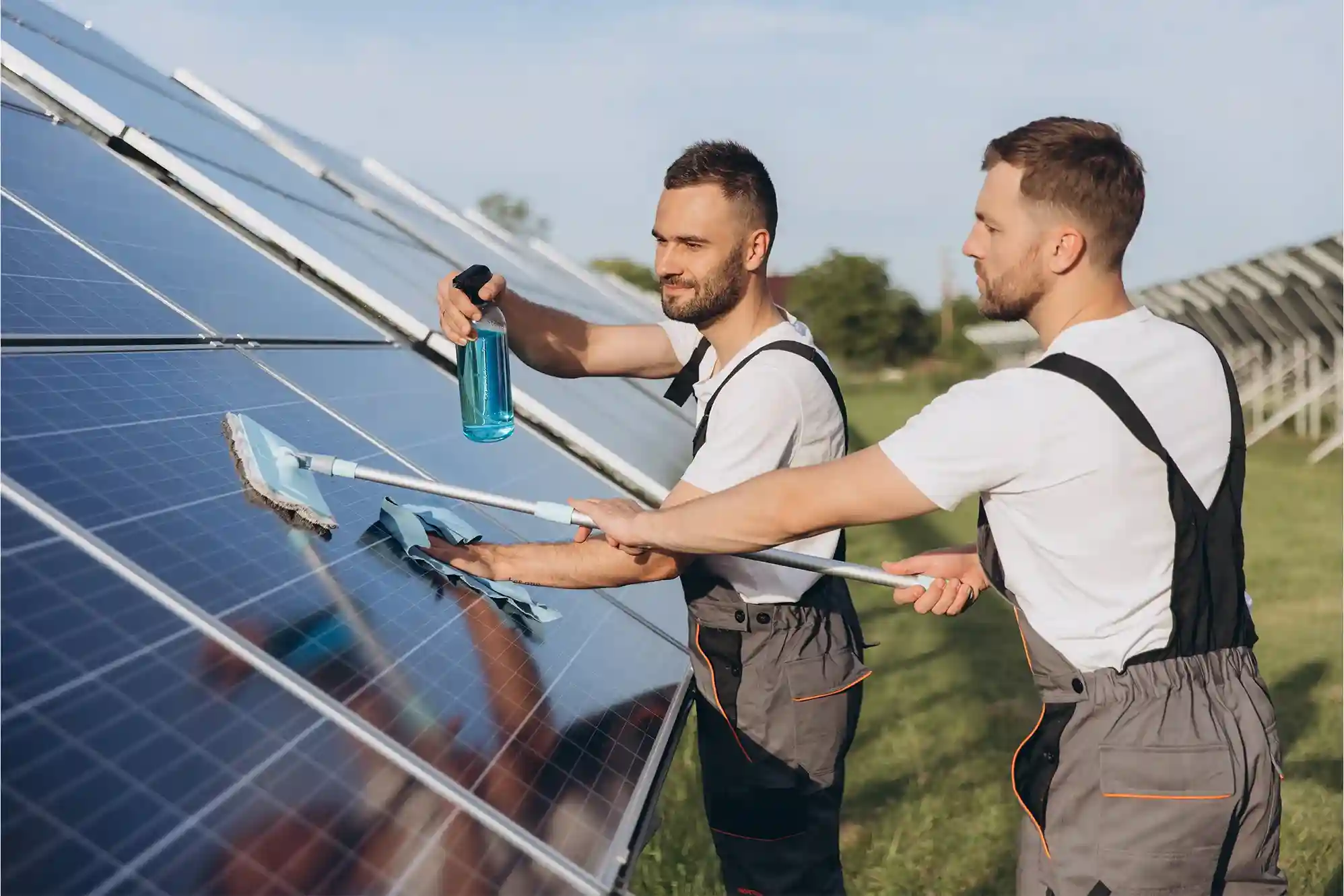5 Signs Your Solar Panels Need Cleaning in Lahore’s Climate