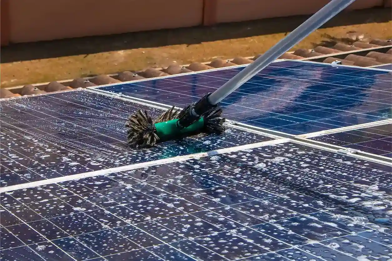 Why Solar Panel Cleaning in Lahore is Essential for Maximum Efficiency
